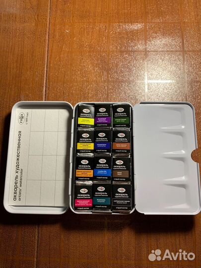 Набор акварели в металлическом пенале