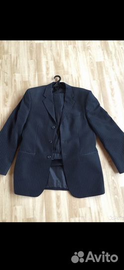 Костюмы и свитера и джинсы и