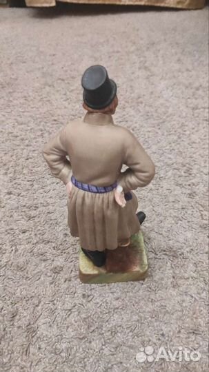 Фарфоровая статуэтка Танцующий мужик 19в