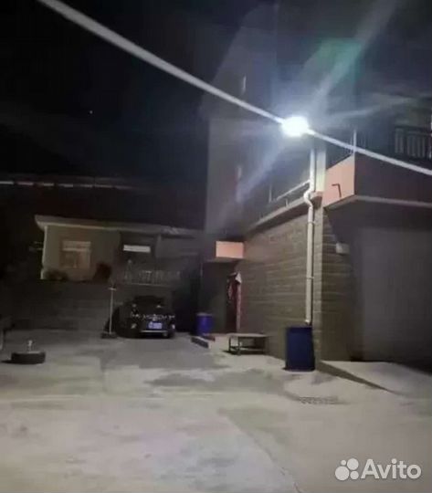 Уличный прожектор на солнечной батарее