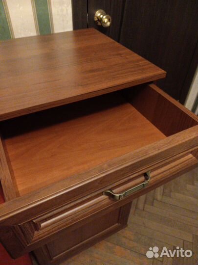 Тумбочка высокая