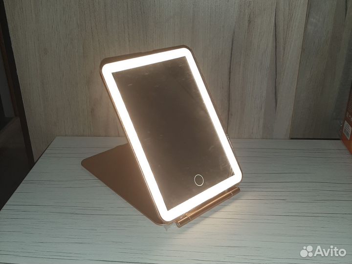 Зеркало с подсветкой настольное