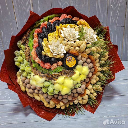 Букет из орехов и сухофруктов