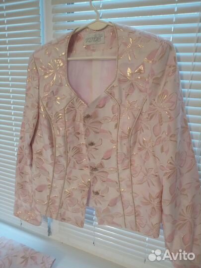 Женский пиджак и юбка 48 размер розовая