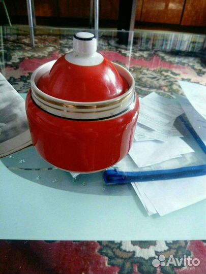 Чайники, сахарница