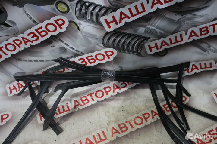 Уплотнитель стекла двери ford focus 3