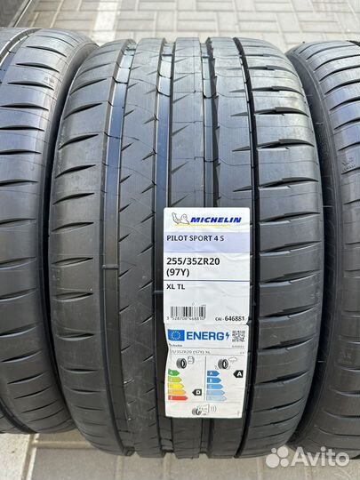 Michelin Pilot Sport 4 S 255/35 R20 и 285/30 R20 100ZR