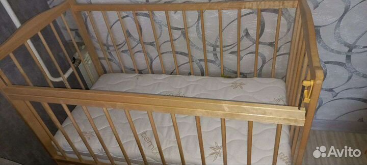 Детская кроватка с матрасом и бортиками