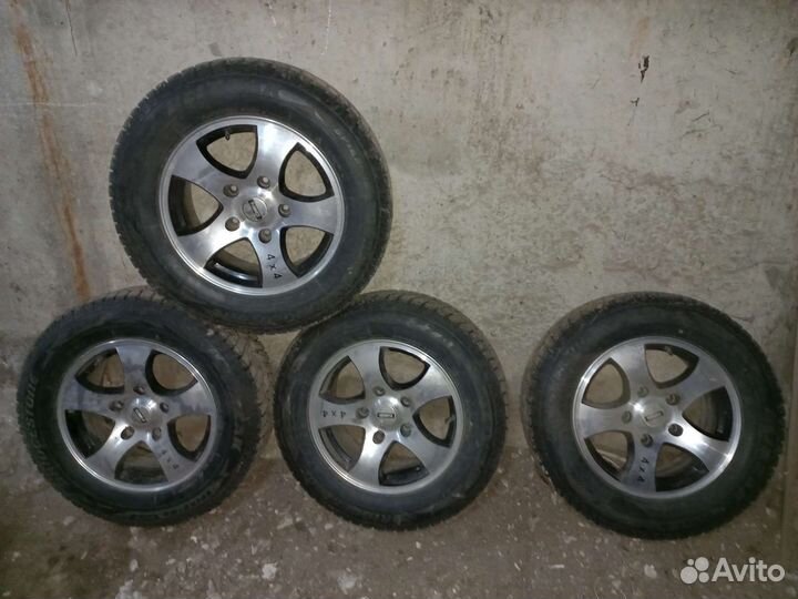 Bridgestone Blizzak Spike-02 215/65 R16 98T