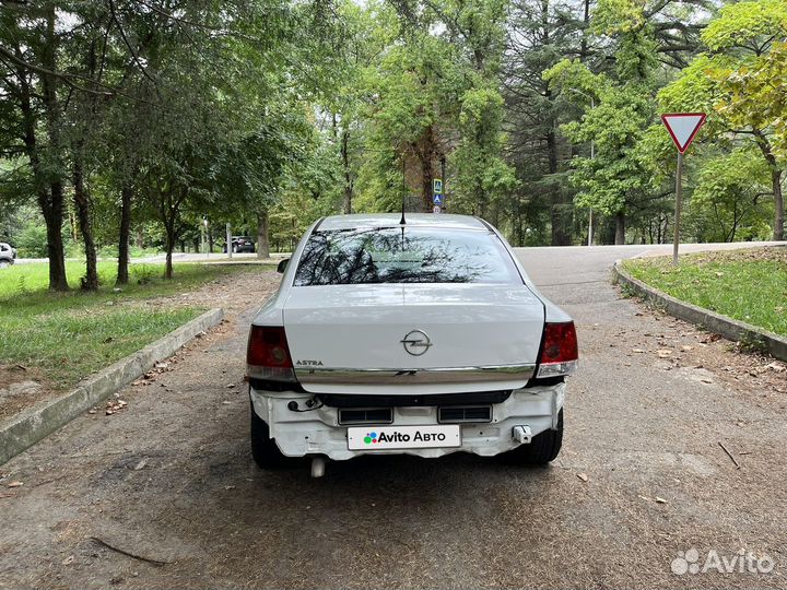 Opel Astra 1.6 МТ, 2012, битый, 281 000 км