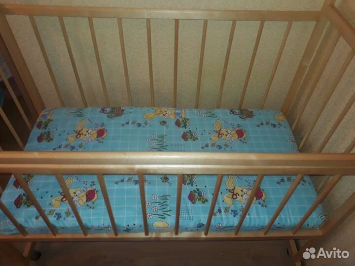 Детская кроватка с матрасом