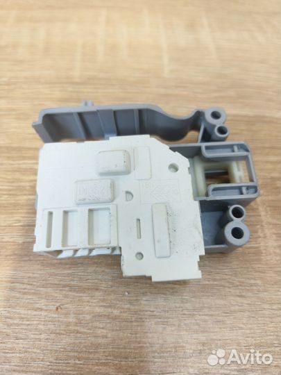 Замок люка стиральной машины Indesit Ariston