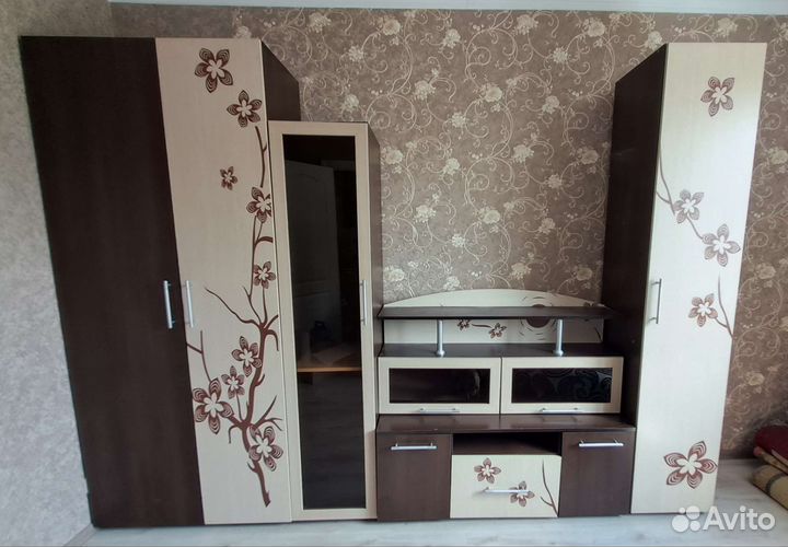 Стенка в гостиную