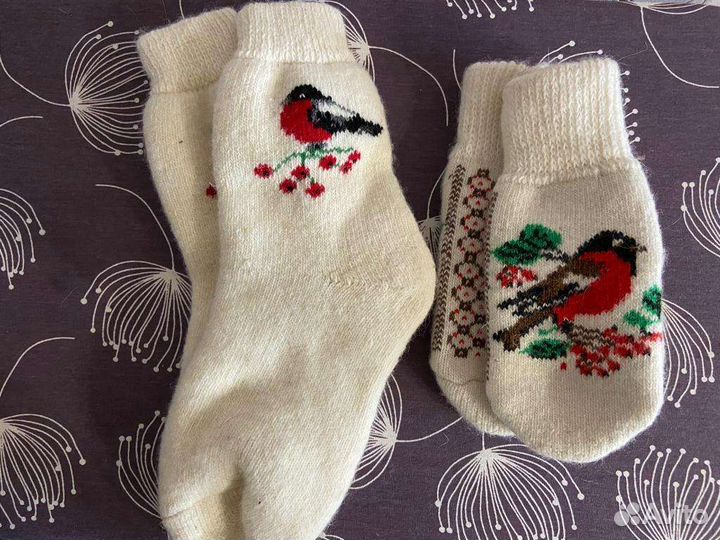 Варежки и носки шерстяные