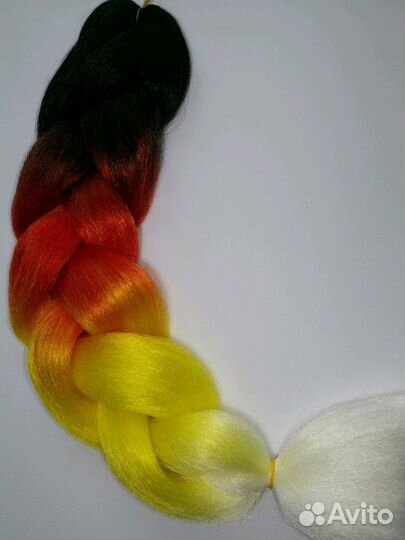 Канекалон четырёх цветный