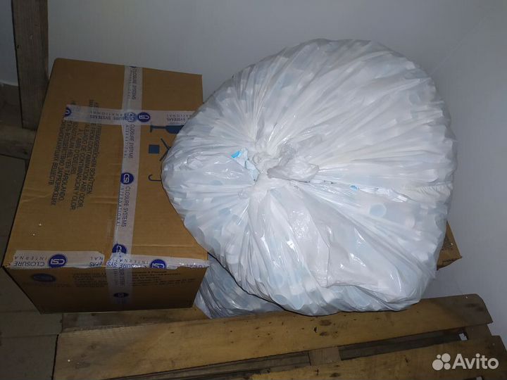 28 крышки / пластиковые колпачки