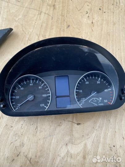 Приборная панель на Mercedes Sprinter W 906