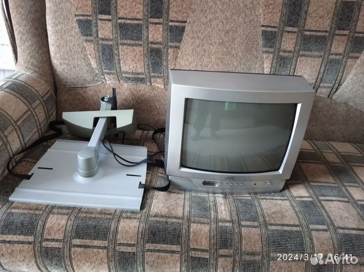Телевизор jvc с кронштейном