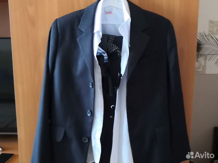 Костюм на мальчика на рост 146 см