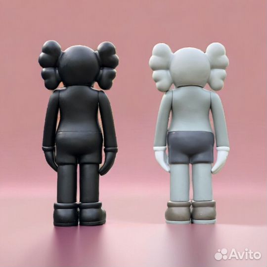 Классические фигурки kaws