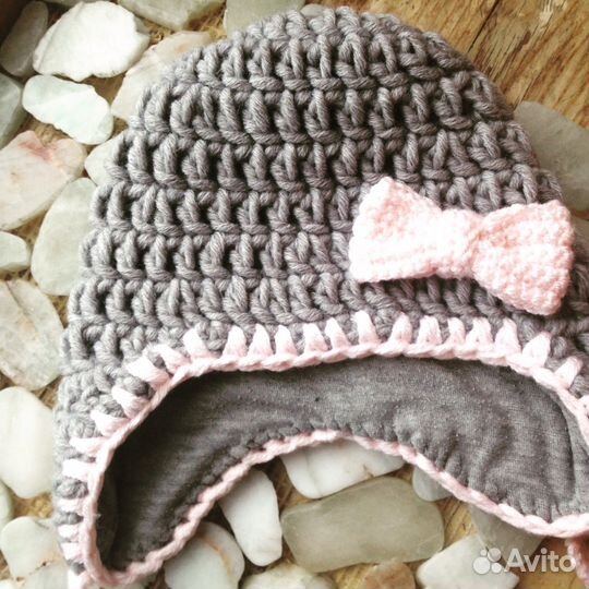 Новая вязаная шапочка и манишка на 1 год