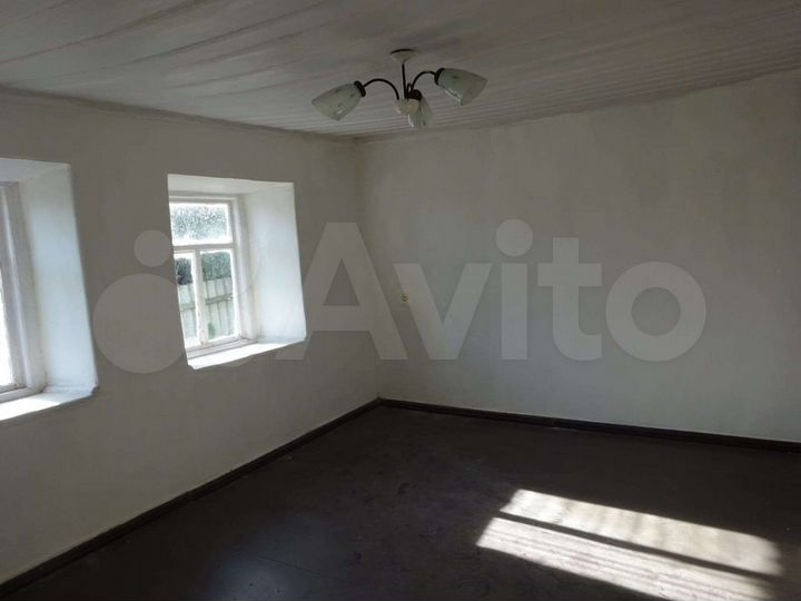 Дом 26,7 м² на участке 9,52 га