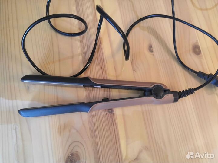 Плойка и выпрямитель для волос