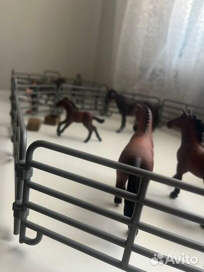 Фигурки лошадей набор