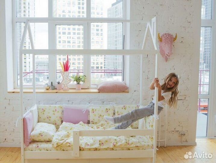 Кроватка высокий борт домик из натурального дерева