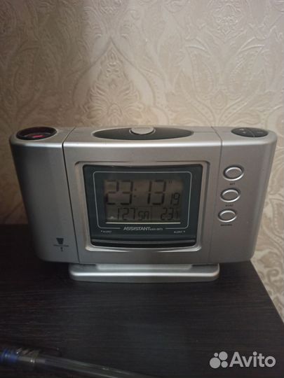 Часы с проекцией