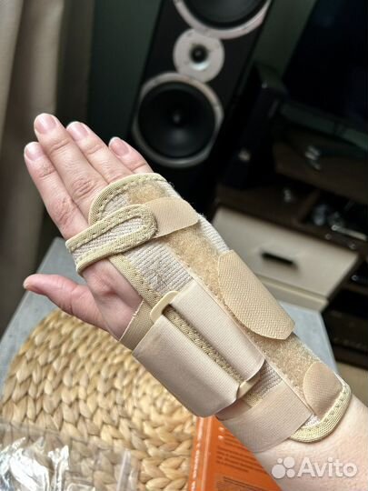 Бандаж на лучезапястный сустав правый
