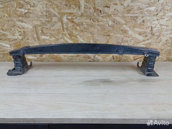 Усилитель бампера передний Skoda Fabia 1 2010-2014