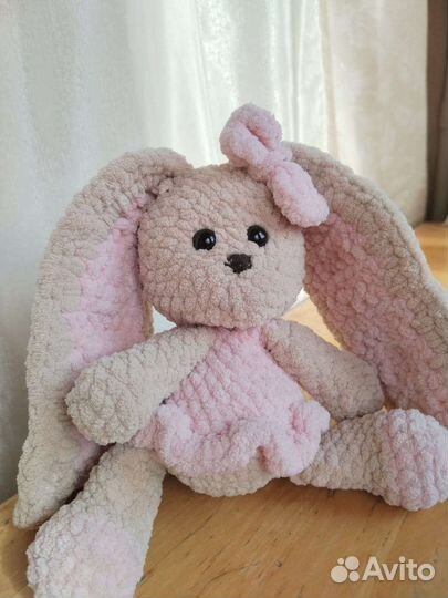 Зайка ручной работы из плюшевой пряжи