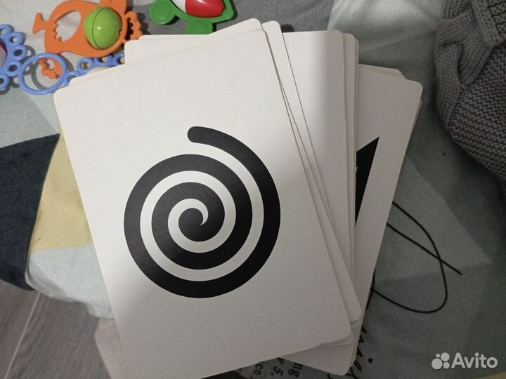 Погремушки, мобиль и коврик пианино