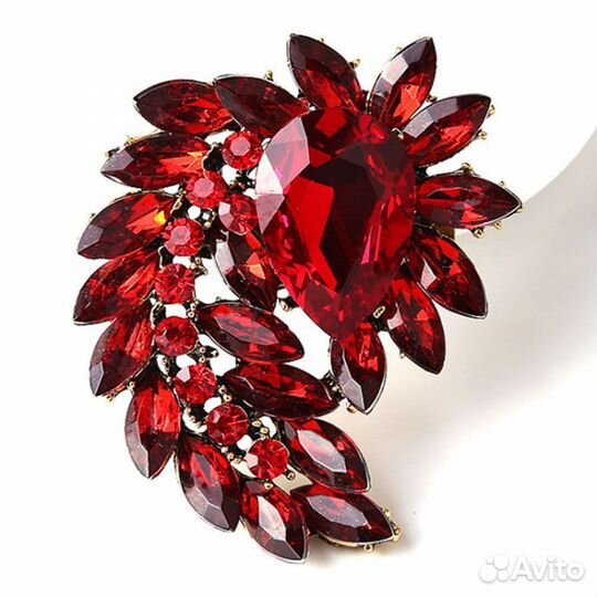 Брошь Tasyas Комета красная