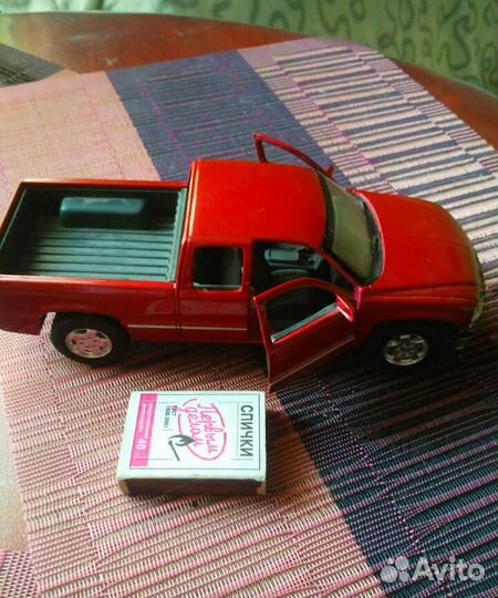 Модель автомобиля Chevrolet Silverado 1/27