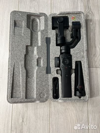 Стабилизатор для смартфона Zhiyun Smooth 4 черный