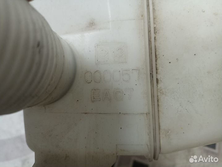 Бачок омывателя Subaru Legacy BL