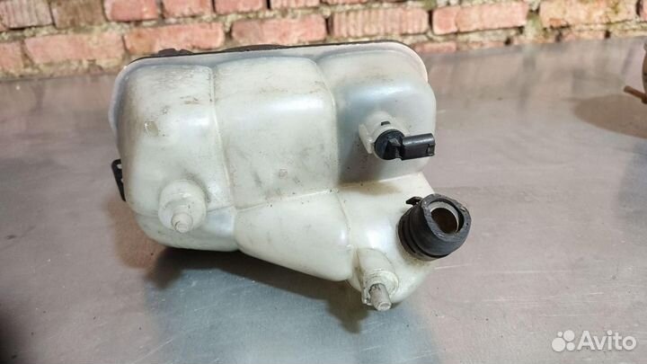 Бачок расширительный Mercedes-Benz E-Класс