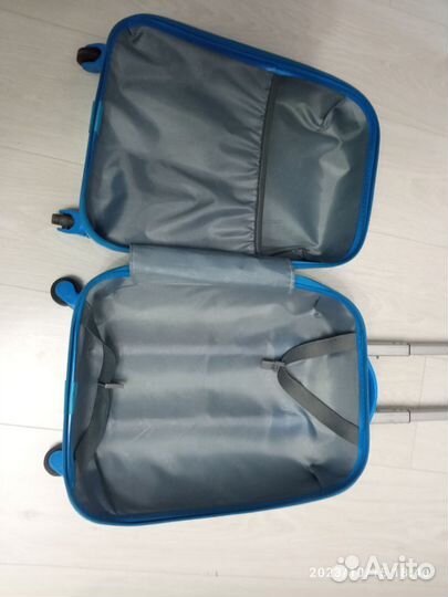 Чемодан на колесах детский бу