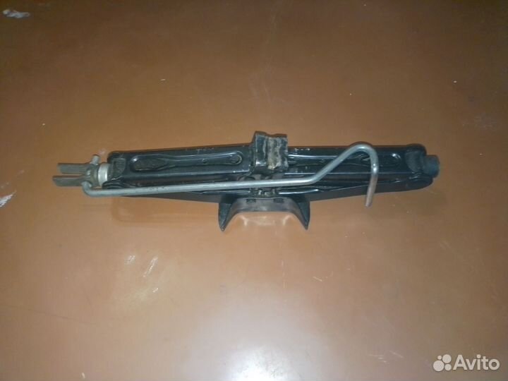 Домкрат винтовой