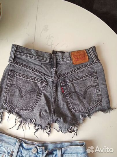 Джинсовые шорты Levi Strauss. W24