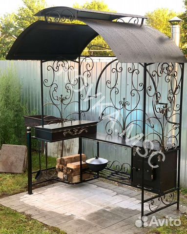 Мангал с крышей