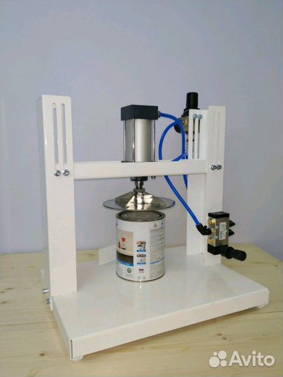 Укупорщик для банок полуавтомат