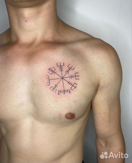 Мастер татуировки