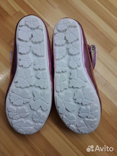 Туфли для девочки новые 27 размер
