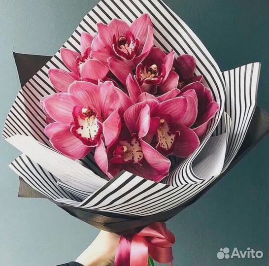 Букет из 9 розовых Орхидей в матовой бумаге