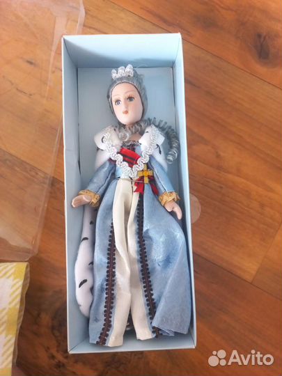 Кукла фарфоровая коллекционная Екатерина 1