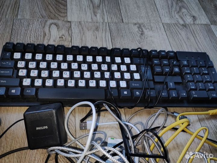 Коробка с проводами и расходниками+ монитор