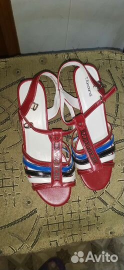 Босоножки новые 40р